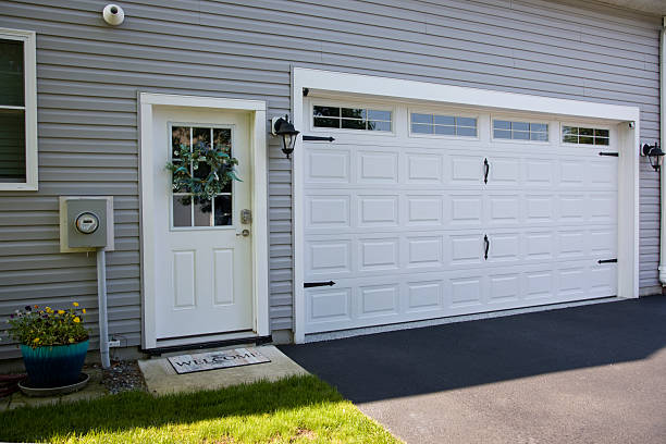 24/7 Emergency Garage Door Panel Replacement experts in Darien Downtown, CT